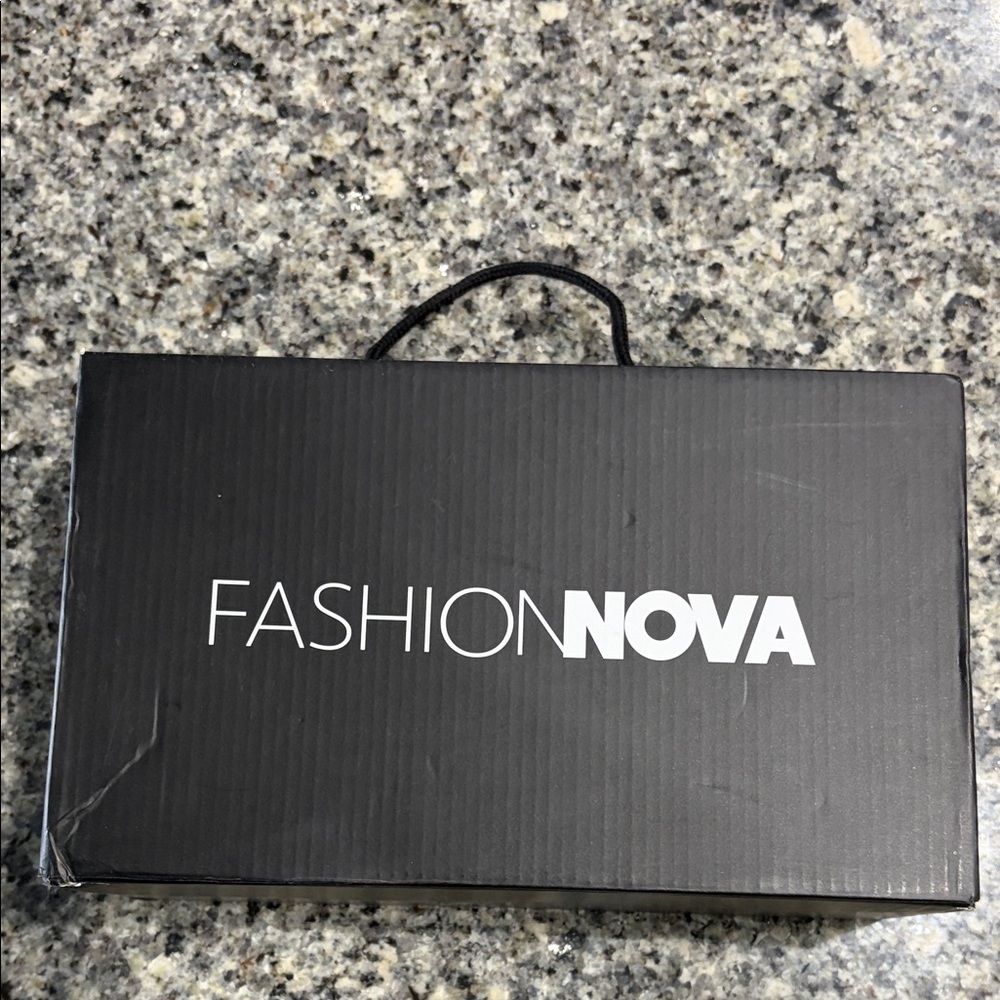 Fashion Nova Elegant White Lace-Up Heels - Picture 10 of 10